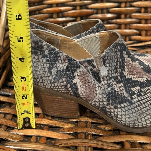 Lucky Brand Tabea Snakeskin Slip On Ankle Booties Size 7.5 - Picture 8 of 11